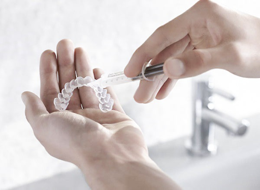 3 cách để giữ khay niềng răng Invisalign luôn “trong suốt” 9 niềng răng invisalign3
