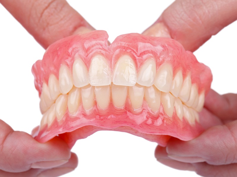 Các loại hàm giả tháo lắp? Ưu nhược điểm của hàm giả tháo lắp? 8 Hàm giả tháo lắp