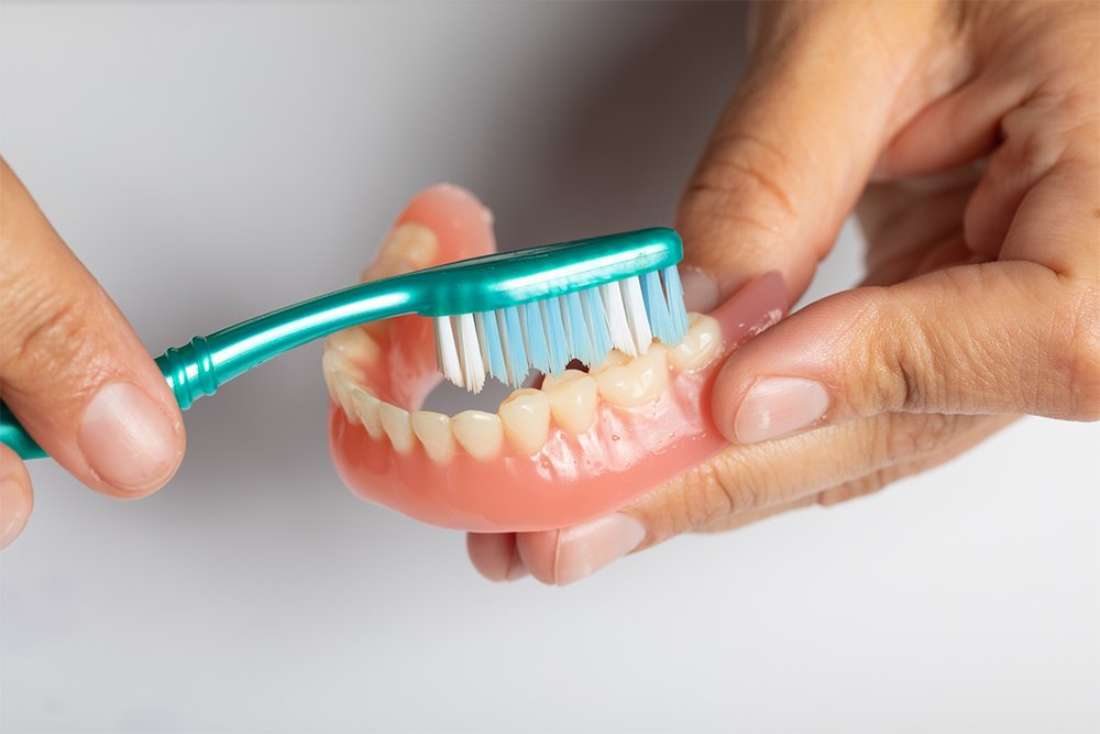 Các loại hàm giả tháo lắp? Ưu nhược điểm của hàm giả tháo lắp? 10 Hàm giả tháo lắp