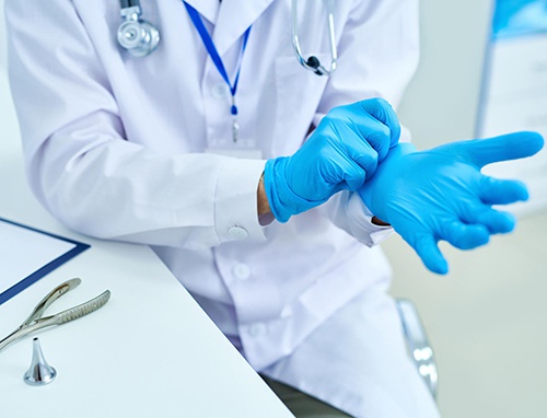 Chảy máu sau khi trồng Implant: Nguyên nhân, cách khắc phục
