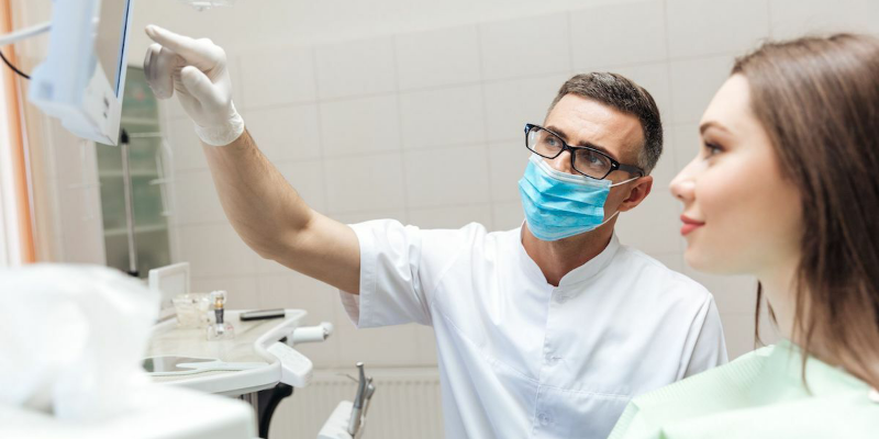 Chăm sóc răng sau khi cắm Implant đúng cách. 6 Nguyên nhân khiến cấy ghép Implant thất bại 7 Tái khám định kỳ theo đúng lịch hẹn là 1 khâu quan trọng trong quá trình chăm sóc răng sau khi cắm Implant.