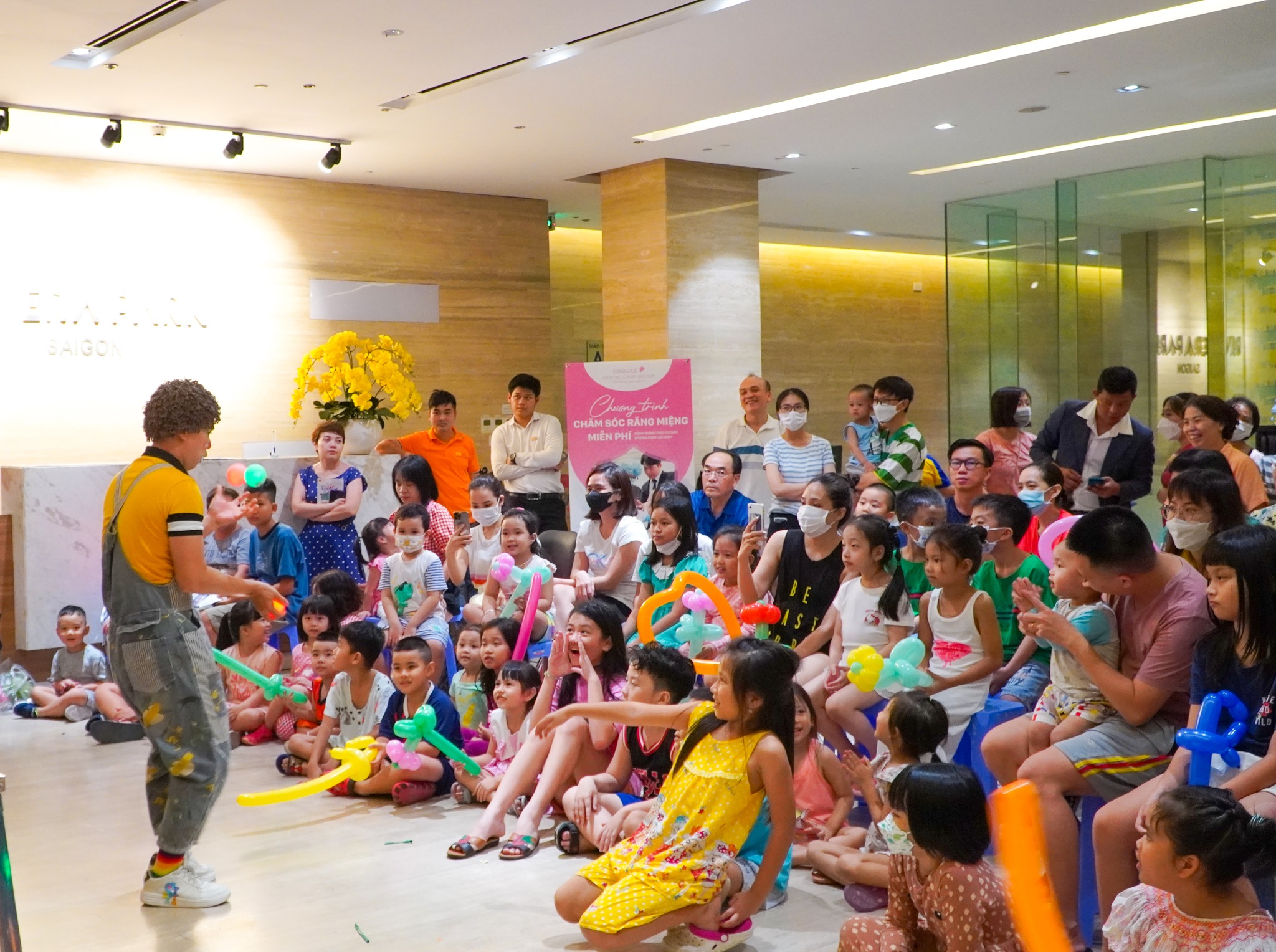 Nha khoa Singae dành tặng 200 phần quà cho các bé thiếu nhi tại chung cư Rivera Park và Galaxy 909