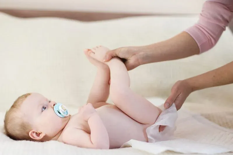 Hình ảnh trẻ đi tướt mọc răng giúp nhận biết và cách xử lý