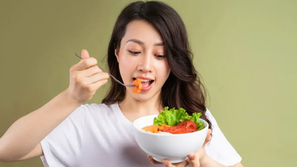 Nhổ răng bao lâu thì ăn uống bình thường