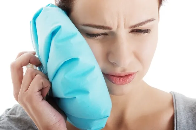 Cách trị sâu răng tại nhà bằng cách chườm đá lạnh