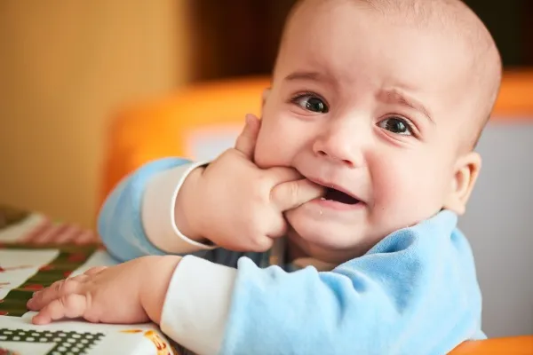 Trẻ mấy tháng mọc răng? Dấu hiệu, cách chăm sóc và lưu ý 6 Dấu hiệu nhận biết trẻ mọc răng