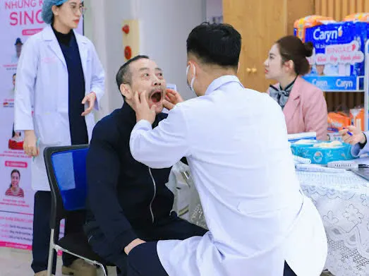 Nha khoa Singae tổ chức thăm khám miễn phí cho các cụ ở Viện dưỡng lão Diên Hồng 6 Nha khoa Singae tổ chức thăm khám miễn phí cho các cụ ở Viện dưỡng lão Diên Hồng